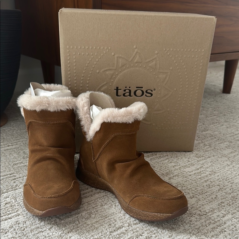 New! Taos Footwear Women's Chestnut Brown Suede Boots